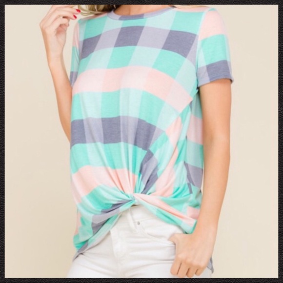 โผ๏ธFINAL PRICEโผ๏ธPastel Plaid Top w/Twisted Hem Knot - Picture 2 of 8
